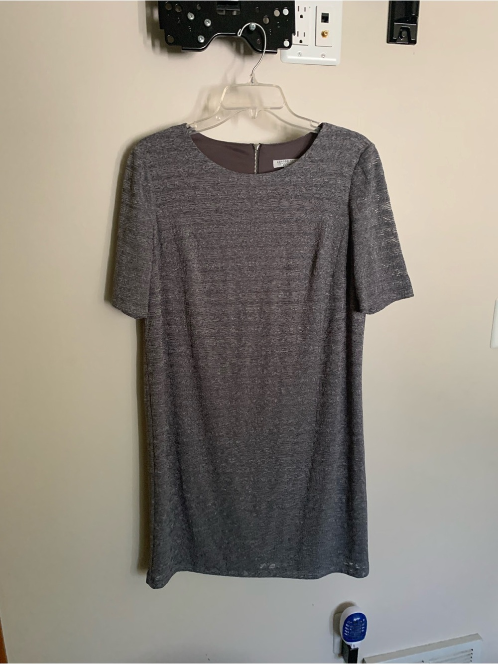 London Style Charcoal Gray Short-Sleeve Shift Dress. Size 14P